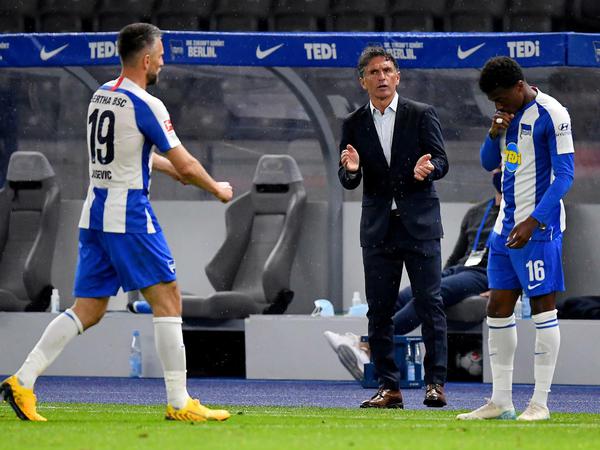 Anklatscher: Bruno Labbadia hat bei Hertha einiges in Bewegung gebracht.
