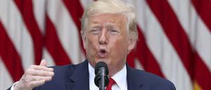 US-Präsident Donald Trump legt sich mit Twitter und Facebook an.