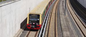 Ausfahrt aus dem Flughafentunnel.