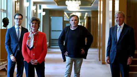 Das Festspieldirektorium Helga Rabl-Stadler, Markus Hinterhäuser und Lukas Crepaz, hier mit Landeshauptmann Wilfried Haslauer (re.), plant 2020 in kleinerem Rahmen.