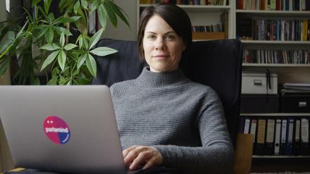 Tina Klüwer führt die geschäfte des KI-Entwicklers Parlamind derzeit von zu Hause aus. Ein mal die Woche geht sie ins Büro - ist aber dort meist allein.