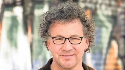 Jan Tenhaven ist Dokumentarfilmer für ARD, ZDF und Arte sowie Vorsitzender der Sektion Dokumentarfilm in der Deutschen Akademie für Fernsehen.