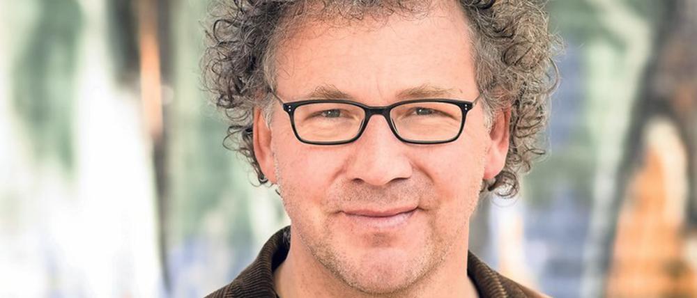 Jan Tenhaven ist Dokumentarfilmer für ARD, ZDF und Arte sowie Vorsitzender der Sektion Dokumentarfilm in der Deutschen Akademie für Fernsehen.