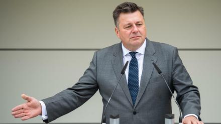Innensenator Andreas Geisel will die Versammlungsfreiheit wieder vollständig herstellen.