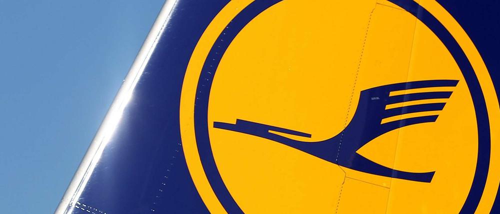 Flugzeug-Heck mit Lufthansa-Logo