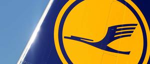 Flugzeug-Heck mit Lufthansa-Logo
