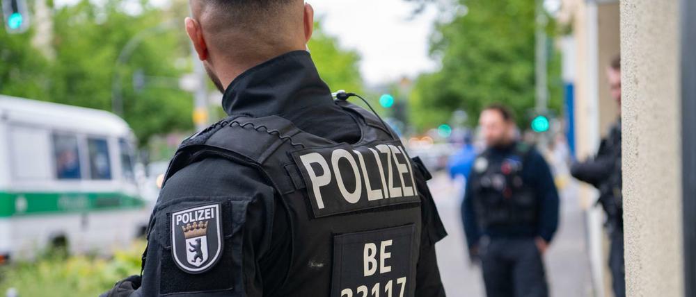 Razzia. Immer wieder rückt die Polizei aus, um Wohnungen und Geschäftsräume zu durchsuchen, die der organisierten Kriminalität zugerechnet werden.