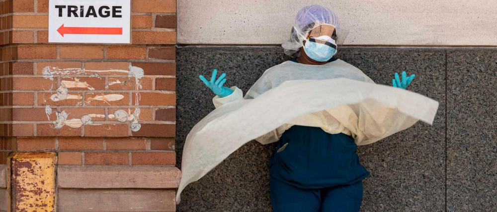 Medizinerin an einem Krankenhaus in Brooklyn
