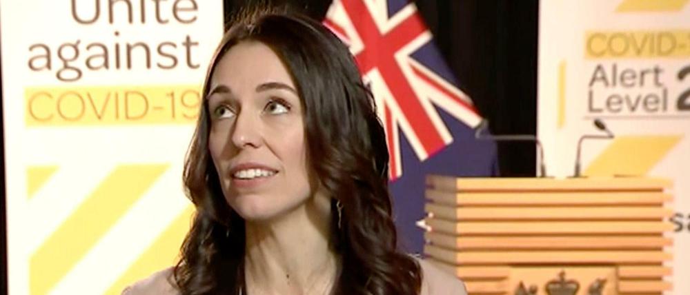 Cool beim Erdbeben: Jacinda Ardern, Premierministerin von Neuseeland, während des TV-Interviews 