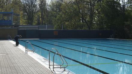 Die Bahnen im Prinzenbad füllen sich nun wieder.