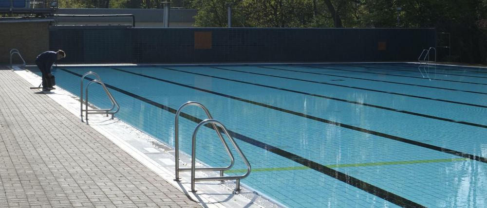 Die Bahnen im Prinzenbad füllen sich nun wieder.