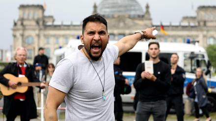 Verschwörungstheoretiker Attila Hildmann wurde nach Aufnahme seiner Personalien später wieder entlassen.