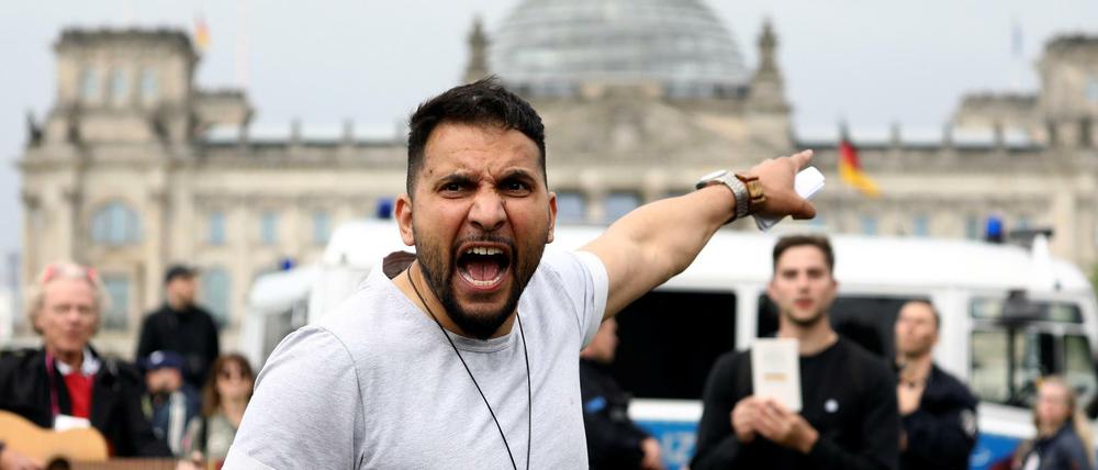 Verschwörungstheoretiker Attila Hildmann wurde nach Aufnahme seiner Personalien später wieder entlassen.