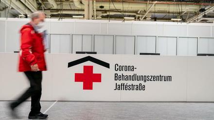 Viel Platz. Die Covid-19-Notklinik in Messehalle 26 verfügt über fast 500 leere Behandlungsplätze.