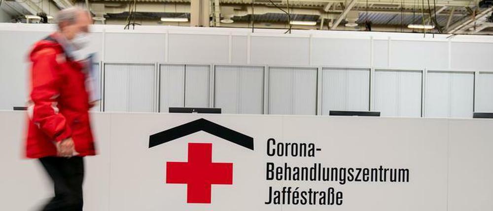Viel Platz. Die Covid-19-Notklinik in Messehalle 26 verfügt über fast 500 leere Behandlungsplätze.