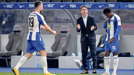 Applaus, Applaus. Herthas Trainer Bruno Labbadia feierte bei seinem neuen Klub den perfekten Einstand. Dem Sieg im Debüt gegen Hoffenheim folgte am Freitagabend das 4:0 gegen Union.