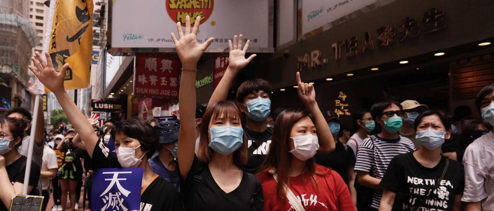 Demonstranten in Hongkong gingen am Wochenende gegen das neue "Sicherungsgesetz" auf die Straße.