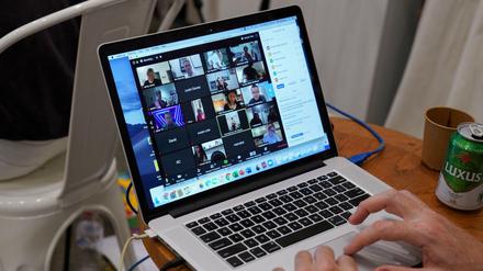 Die Videokonferenz-Software Zoom wird zum Beispiel für viele Online-Kurse genutzt.