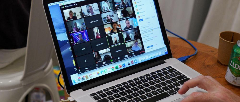 Die Videokonferenz-Software Zoom wird zum Beispiel für viele Online-Kurse genutzt.