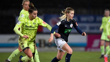 Anna Gerhardt (rechts im Bild) und Turbine Potsdam bestreiten das erste Spiel nach der Coronavirus-Pause beim SC Freiburg.