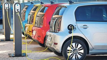 Wichtiger als Prämien für E-Autos: Ladesäulen gibt es immer noch viel zu wenige.