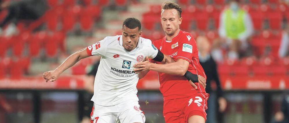 Mit und ohne Ball. Marcus Ingvartsen (r.) bekam im Spiel gegen Mainz einiges zu hören. Passenderweise hatte er auch eine gute Antwort parat.