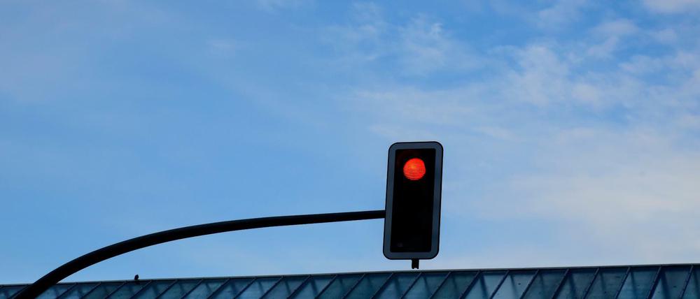 Die erste Corona-Ampe in Berlin steht auf Rot.