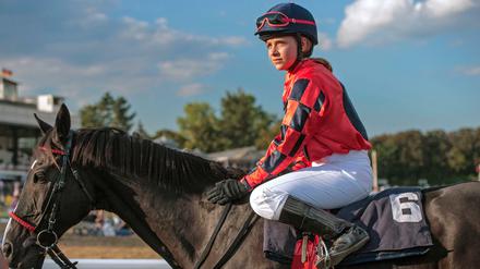 Märchenhafte Errettung eines todkranken Mädchens (Lena Klenke) durch die Teilnahme an einem Galopprennen.