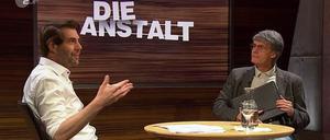 Claus von Wagner und ein kritischer "Zuschauer".