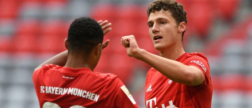 Benjamin Pavard (r) war der Mann der ersten halben Stunde.