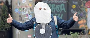 Zwangseinweisen?  Derzeit werden gerne viele jener, die gegen Corona-Maßnahmen protestieren, von anderen, die auch nicht unbedingt viel Ahnung haben, für dringend therapiebedürftig erklärt. Doch die Sache ist ganz so einfach nicht. 