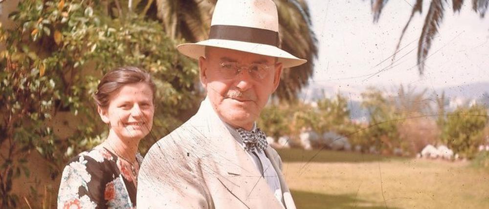 Weißhütig. Mann mit Tochter Elisabeth, Pacific Palisades, 1946.