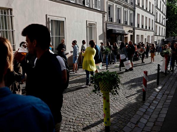 Pariser genießen in Montmartre das Nachbarschaftsgefühl ohne Reisende.