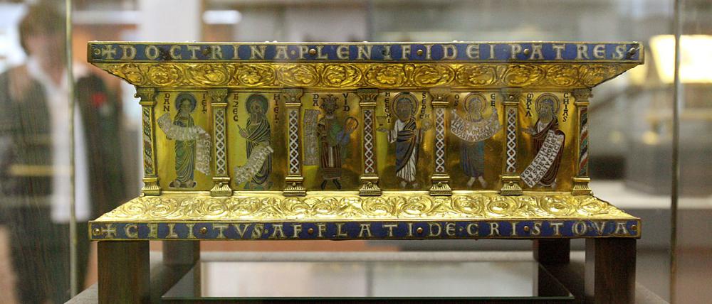 Im Kunstgewerbemuseum in Berlin war 2009 dieser Tragaltar des Eilbertus aus dem Welfenschatz ausgestellt. 