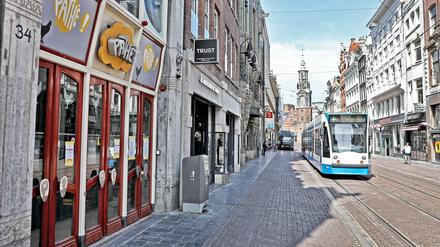 Amsterdam ruht in sich. Kein Tourist fällt vom Fahrrad.