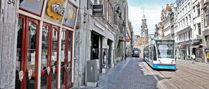 Amsterdam ruht in sich. Kein Tourist fällt vom Fahrrad.