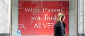 Ein Schaufenster bei Kaufhof am Alexanderplatz.