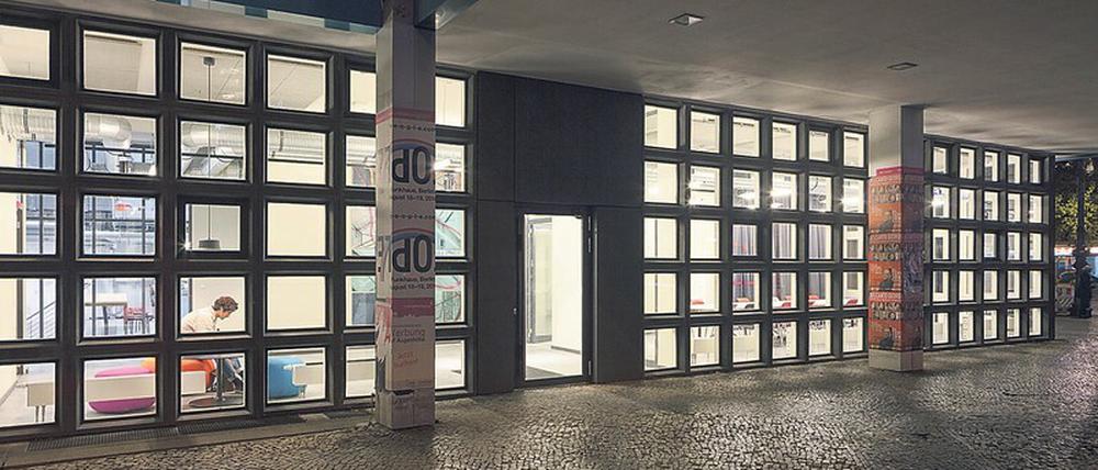 Eine Fassade muss sprechen, findet Florian Köhl, zur Kommunikation einladen. Bei Tag und manchmal auch bei Nacht.