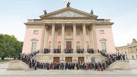 Draußen vor der Tür: Derzeit können Daniel Barenboim und die Staatskapelle nicht Unter den Linden auftreten. 