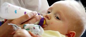 Foodwatch-Geschäftsführer Martin Rücker sagte, "dass die Bundesregierung die Geschäftsinteressen von Nestlé & Co. über den Gesundheitsschutz von Säuglingen stellt, ist ein Skandal“