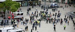 Auch Gegendemos zu Hygiene-Demos soll es am Wochenende in Berlin geben - so wie bereits Mitte Mai auf dem Alexanderplatz.