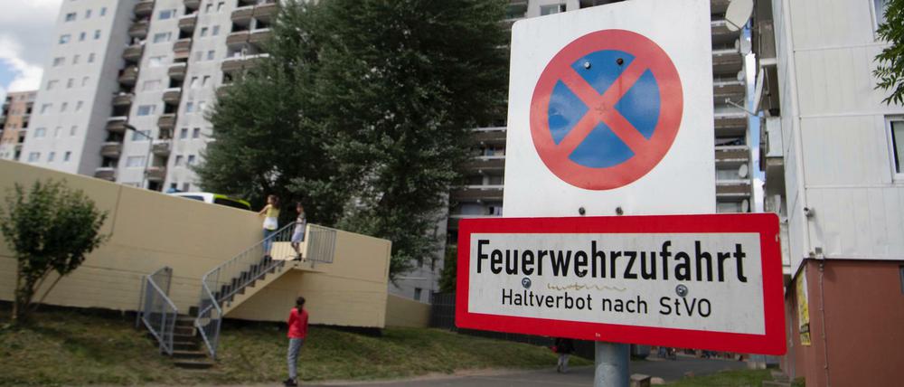 In einer Hochhaussiedlung in Dietzenbach wurden in der Einsatzkräfte mit Steinen beworfen. 
