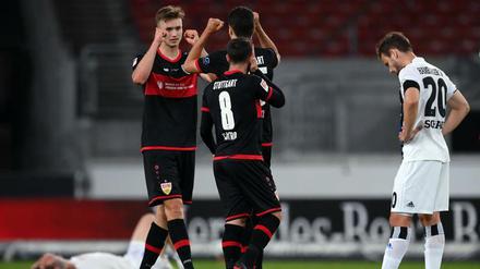 Jubel hier, Frust da. Der VfB zog durch den Sieg am HSV vorbei.