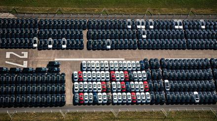 Weil Autobauer derzeit kaum neue Wagen loswerden, wird über eine Autoprämie diskutiert. 