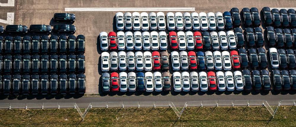 Weil Autobauer derzeit kaum neue Wagen loswerden, wird über eine Autoprämie diskutiert. 