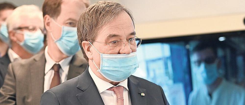 Offenes Einfallstor. Sars-CoV-2 befällt die Nasenschleimhaut zuerst. Erst danach nistet sich das Virus tiefer in der Lunge ein. Das haben Tests mit künstlich veränderten Viren ergeben.