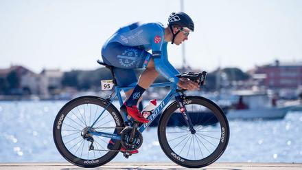 Tobias Nolde gewann das erste offizielle Geister-Radrennen in Deutschland.
