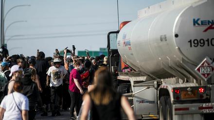Ein Tanklaster ist in eine Menschenmenge in Minneapolis gerast. 