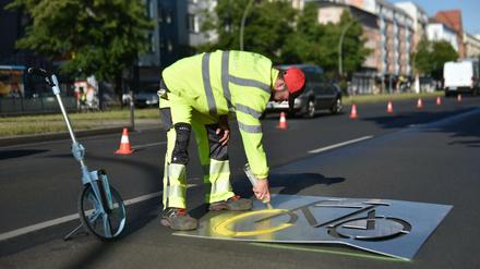 Auf der Frankfurter Allee stadteinwärts wurde in dieser Woche ein etwa 400 Meter langer Abschnitt als Radfahrstreifen markiert.