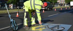Auf der Frankfurter Allee stadteinwärts wurde in dieser Woche ein etwa 400 Meter langer Abschnitt als Radfahrstreifen markiert.